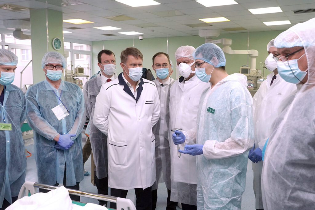 Министру здравоохранения РФ показали коечный фонд для коронавирусных больных в Калининграде