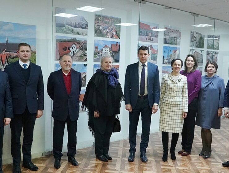 Алиханов встретился в Калининграде с зарубежными дипломатами