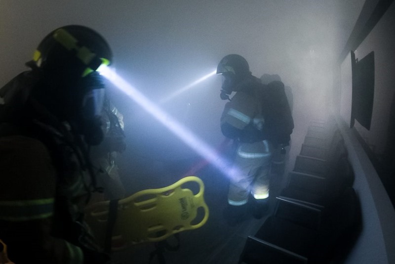 В Калининграде в предновогоднюю ночь загорелся офис. Эвакуировано 10 человек
