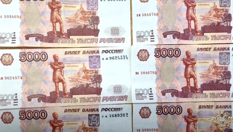 Калининградские дальнобойщики катались по России и сбывали фальшивые 5-тысячные купюры