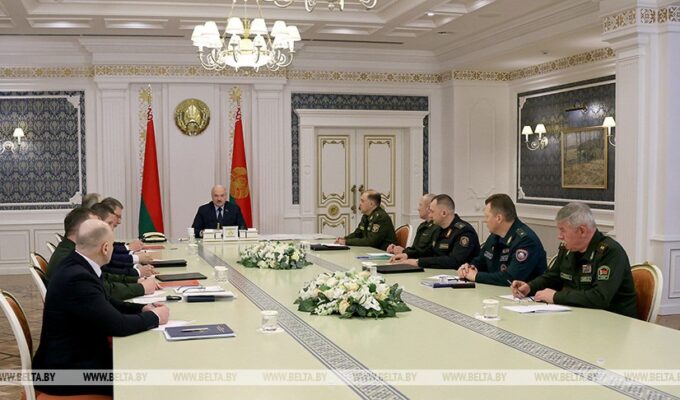 Лукашенко: полномасштабный конфликт на Украине можно предотвратить, нужно сесть за стол переговоров