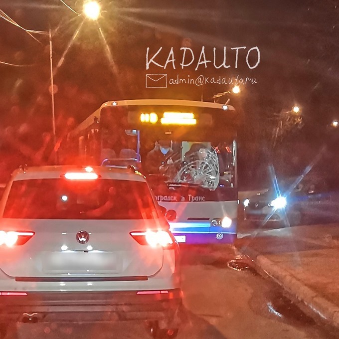 В Калининграде автобус сбил велосипедиста (фото)