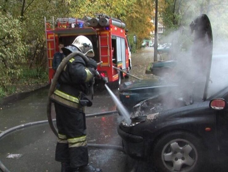 В Калининграде и Черняховске сгорело по автомобилю