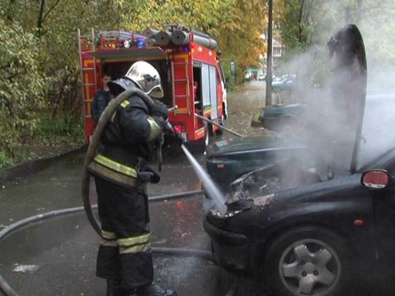 В Калининграде и Черняховске сгорело по автомобилю