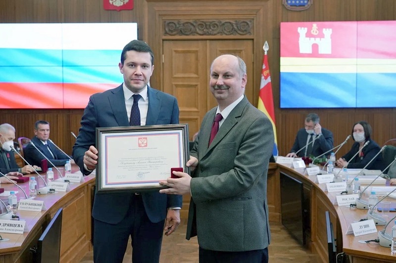 Алиханов вручил награды жителям региона, внёсшим вклад в развитие Калининградской области