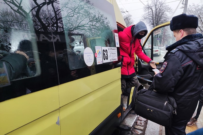 В Калининграде проверили водителей маршрутных такси