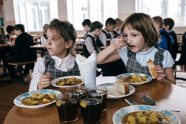 В Калининграде на 20% проиндексирован норматив обеспечения бесплатным горячим питанием школьников