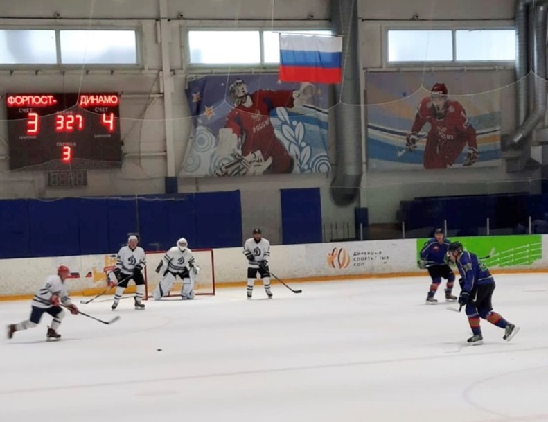 В Калининграде сыграли в хоккей представители силовых ведомств