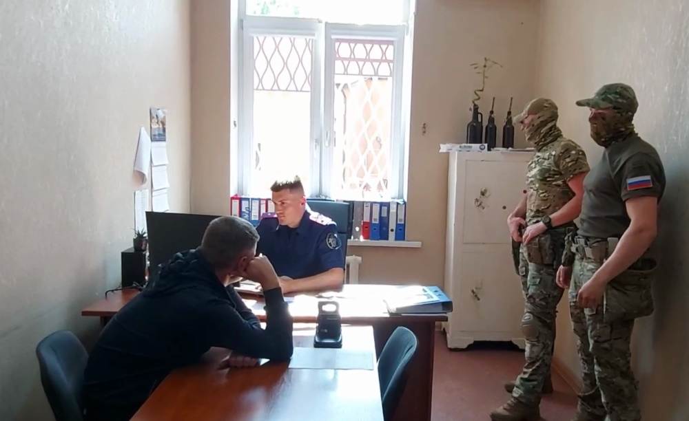 В Калининграде начальник отдела по вопросам миграции за взятку поставил на учёт восьмерых иностранцев