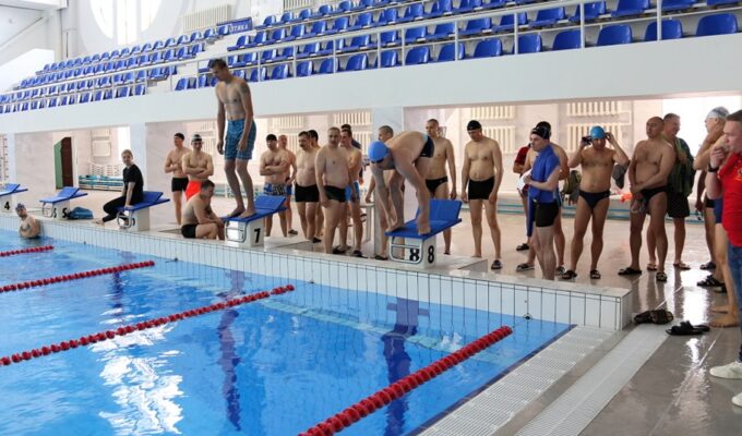 Калининградские таможенники сдали нормативы ГТО по плаванию