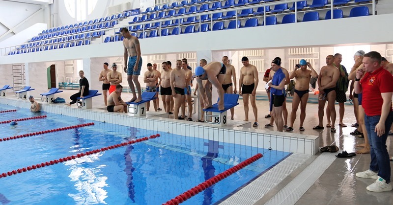 Калининградские таможенники сдали нормативы ГТО по плаванию