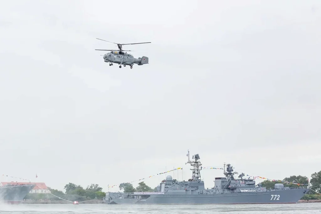 Балтийск принял военно-морской парад в честь Дня ВМФ России