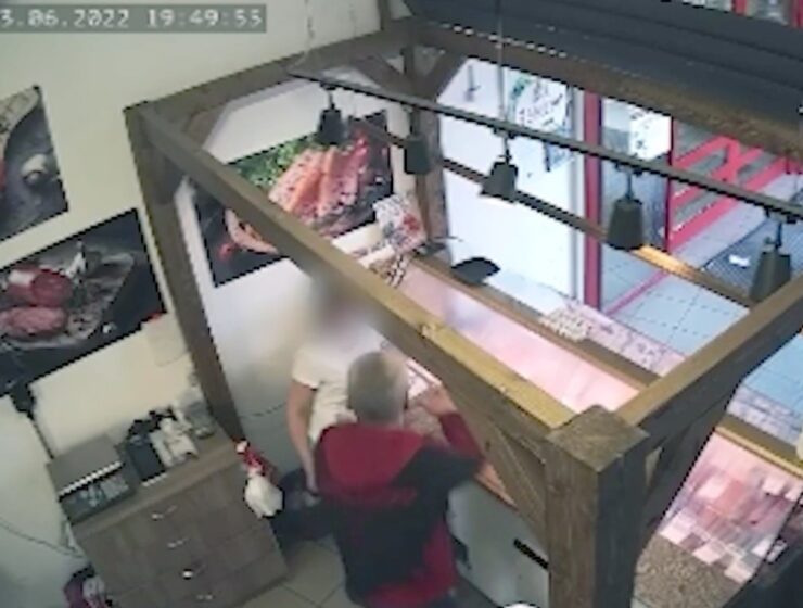 В Черняховске мужчина с ножом пытался отобрать телефон у супруги в торговом центре