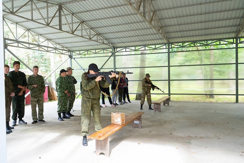 Калининградским школьникам устроили «Один день в армии»