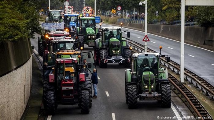 В Нидерландах разрастается фермерский бунт, а их премьер раздаёт оружие для убийства мирных граждан на Украине
