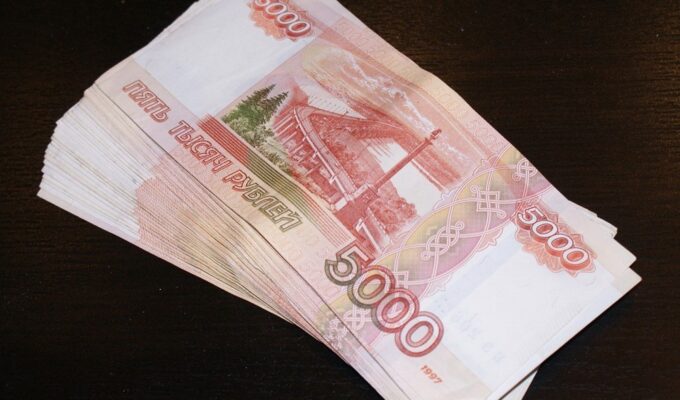 Апрельская зарплата калининградцев превысила 46 тысяч рублей