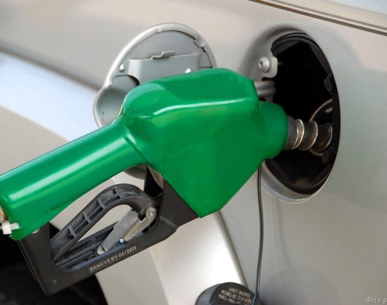 Автомобилисты из Калининграда переплачивают 3,36 рубля за каждый литр бензина