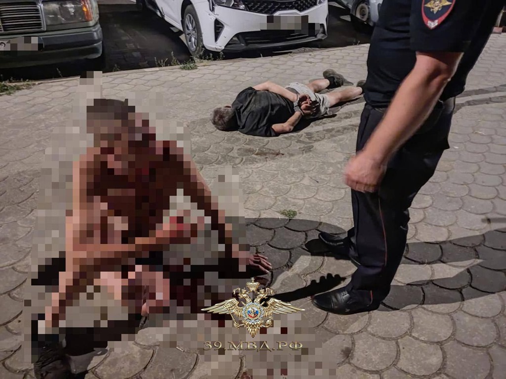 В Калининграде полицейские обезвредили человека с ножом, напавшего на двух мужчин