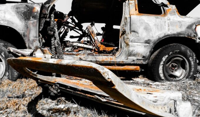 В Калининграде пожар уничтожил гараж и автомобиль