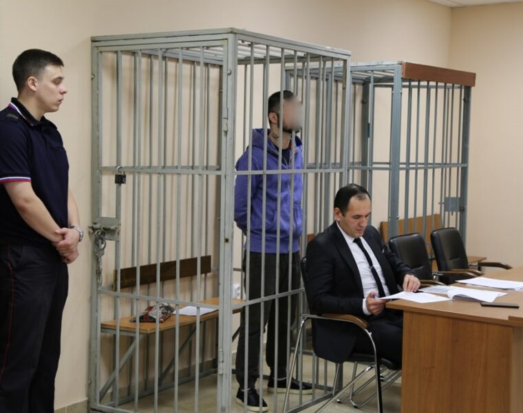 Уроженца Узбекистана приговорили к пяти годам за угрозы убийством и вымогательство у бывшей возлюбленной