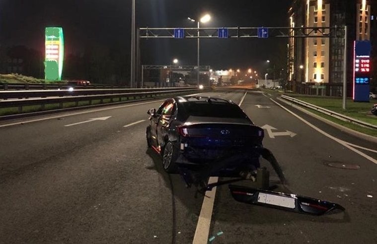 27-летний водитель «Хендэ» едва не убил себя и 20-летнюю пассажирку, гоняя по Калининграду