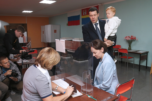 Меньше всего избирателей проголосовало за Алиханова в Калининграде