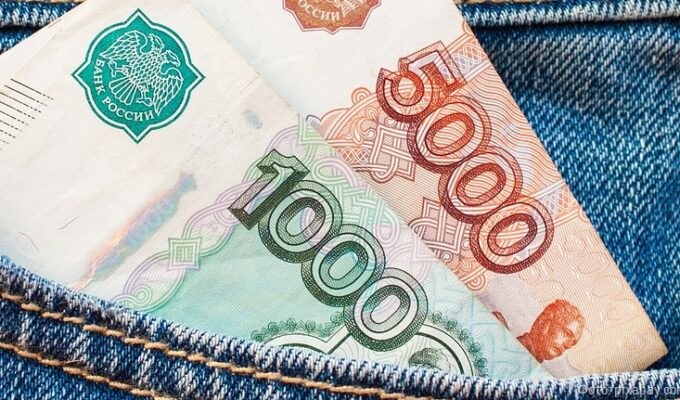 Средняя зарплата в Калининграде в 2,5 раза ниже московской