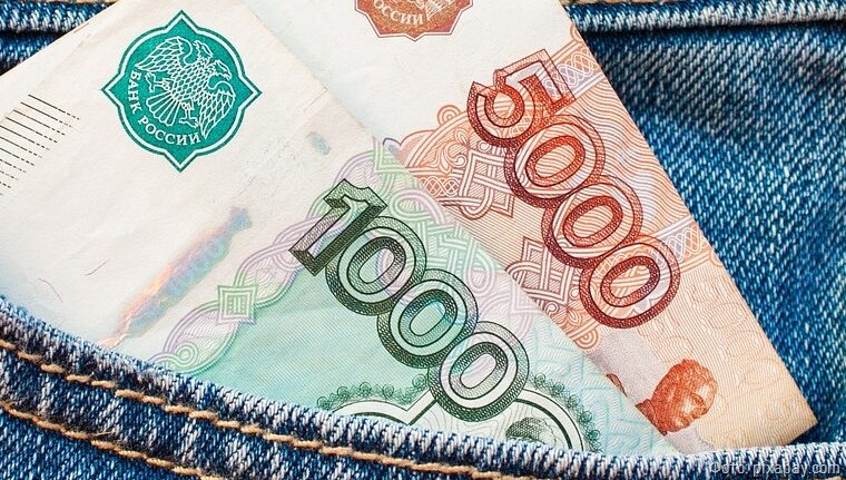 Средняя зарплата в Калининграде в 2,5 раза ниже московской