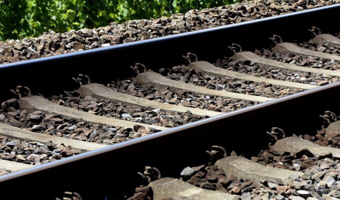Транспортная полиция начала проверку по факту травмирования мужчины на железной дороге в Пионерском