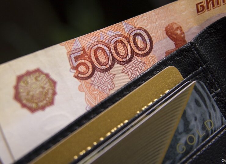 Бармен ради ставок украл из кассы 78 тысяч рублей