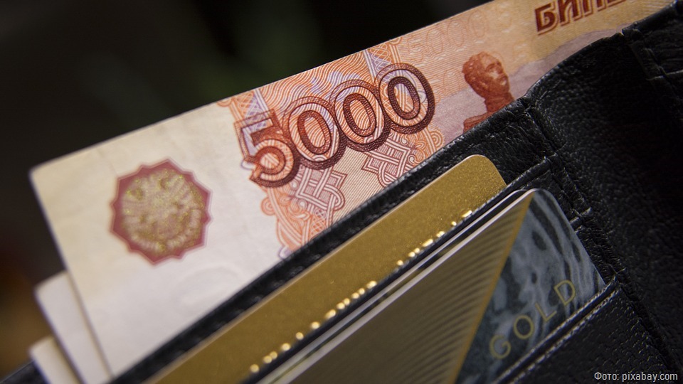 Бармен ради ставок украл из кассы 78 тысяч рублей