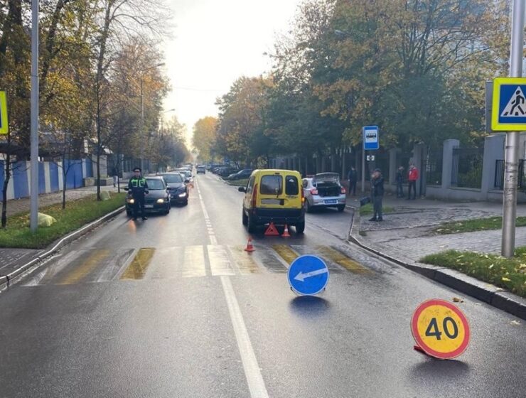 Водитель «Рено Кангу» не заметил пешехода на «зебре». Под колёсами иномарки оказалась 63-летняя калининградка