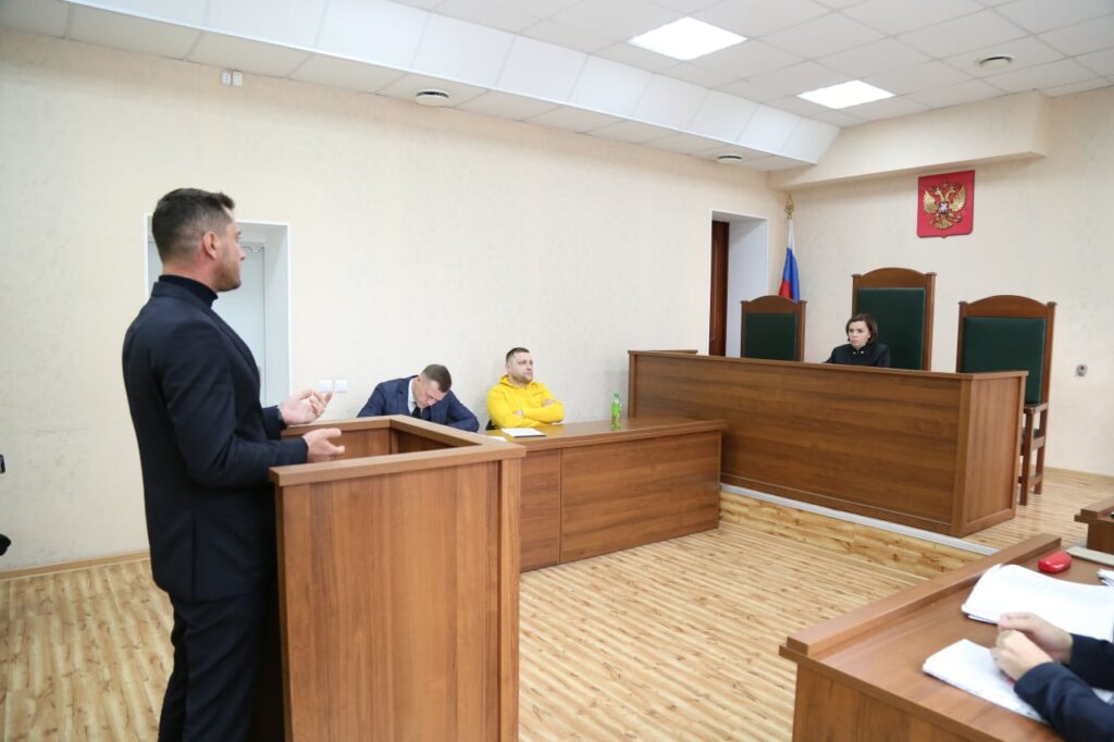 Актёр Павел Прилучный выступил в суде Калининграда по делу о драке в клубе