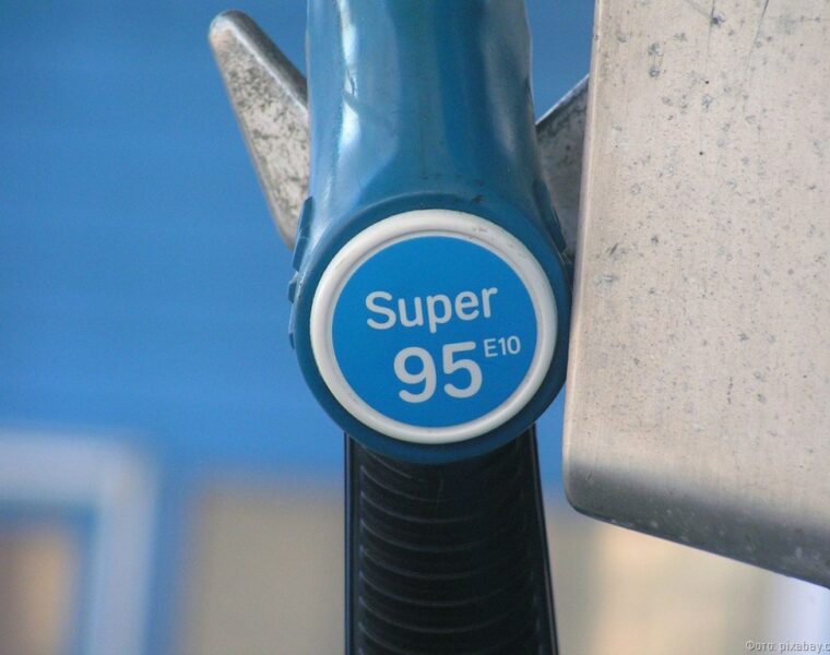 В среднем 3,3 рубля переплачивают калининградские автомобилисты за каждый литр бензина