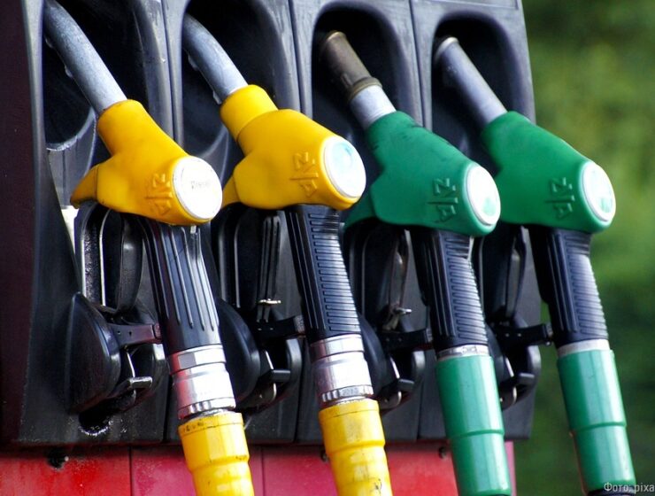 Калининградские автомобилисты переплачивают за бензин от 3 до 3,53 рубля за литр