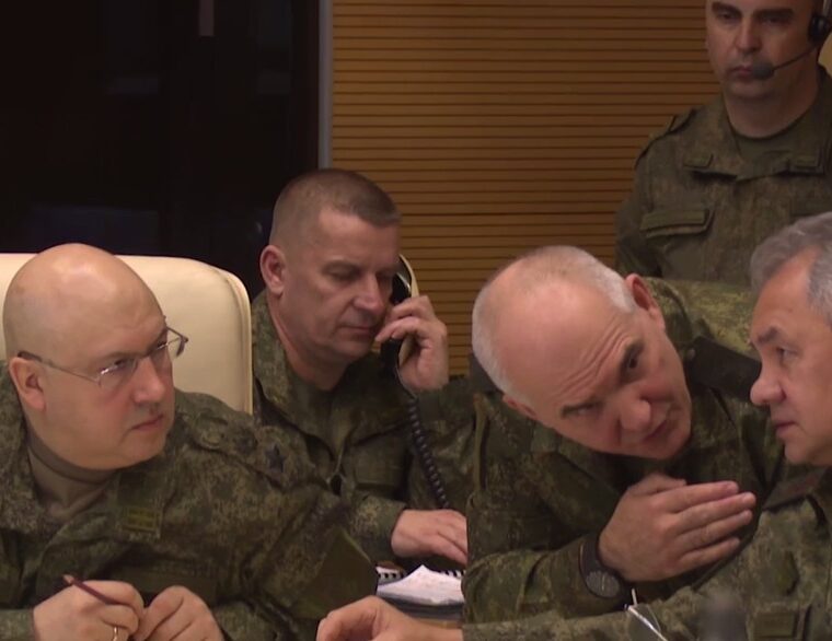 Суровикин доложил Шойгу об оперативной обстановке в зоне СВО (видео)