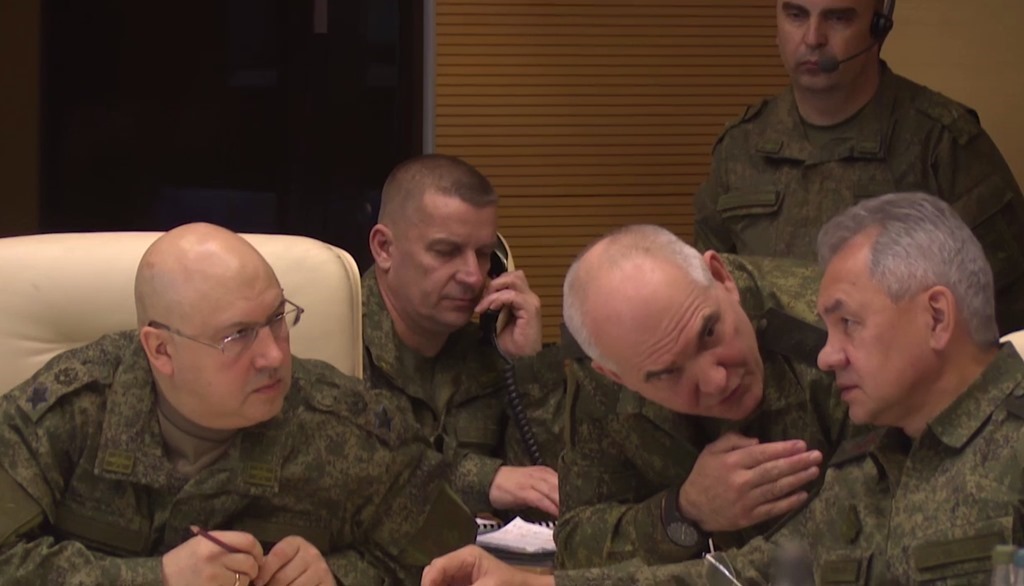 Суровикин доложил Шойгу об оперативной обстановке в зоне СВО