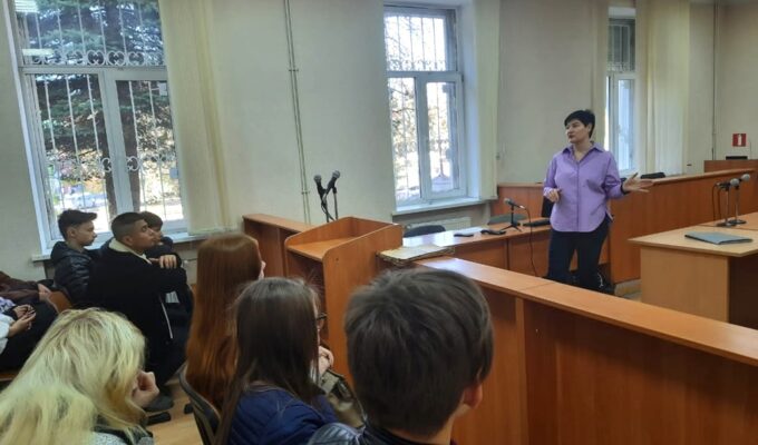 Будущие юристы побывали в Московском районном суде Калининграда