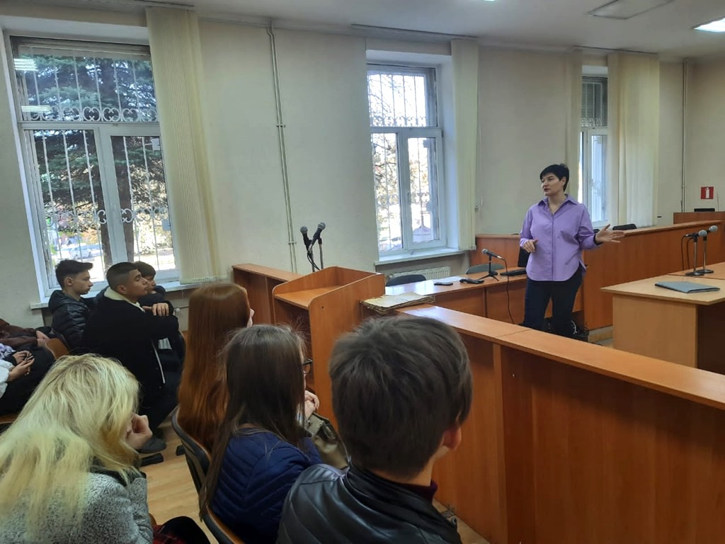 Будущие юристы побывали в Московском районном суде Калининграда
