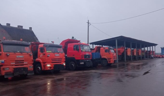 В расчистке и обработке федеральных дорог в Калининградской области зимой задействуют 65 единиц техники
