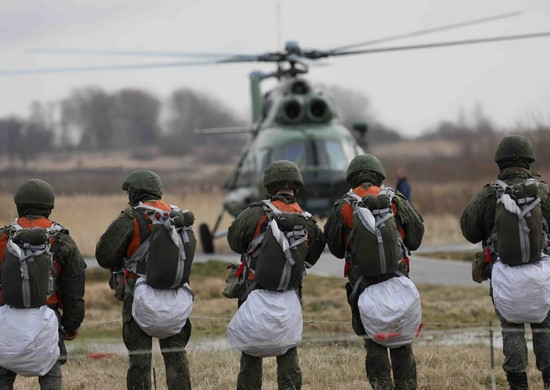 Специалисты спасательных парашютно-десантных групп БФ провели тренировку в Калининградской области