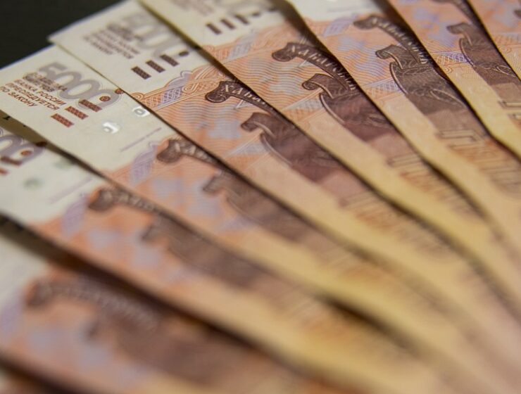 Житель Калининграда промышлял кражей денег и телефонов, используя купюры из «банка приколов».