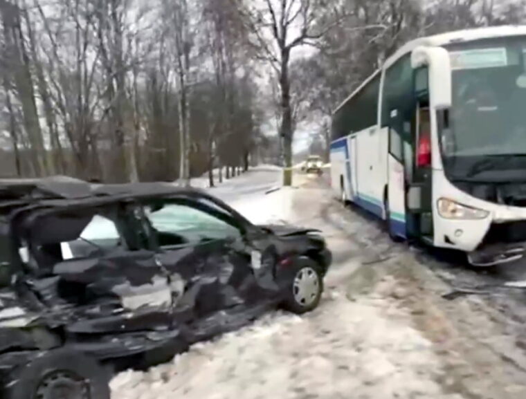 75-летний пассажир автобуса скончался после ДТП с «Фордом» на въезде в Гусев
