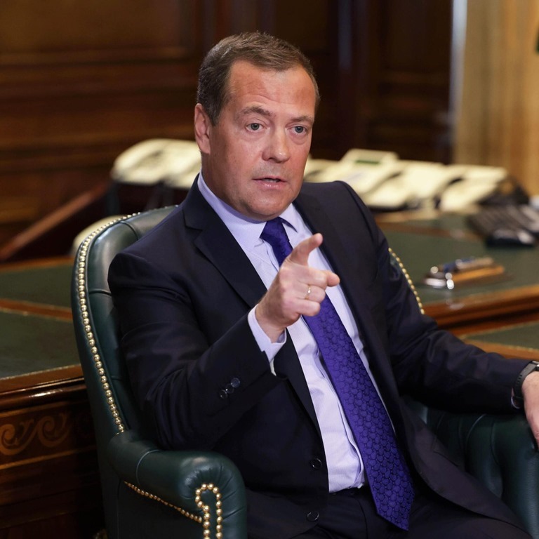Дмитрий Медведев: уехавших из России «предателей» не следует пускать обратно
