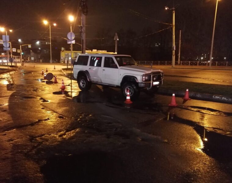 В Калининграде “Ниссан” сбил пешехода на тротуаре