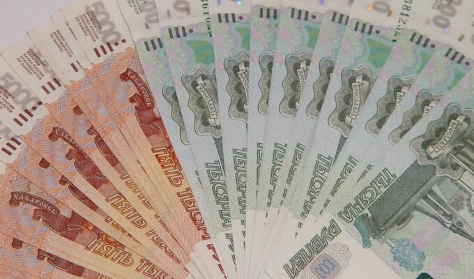 Средняя зарплата в Калининградской области на 51,5% меньше, чем в СЗФО, и на 36,1% – чем в среднем по России