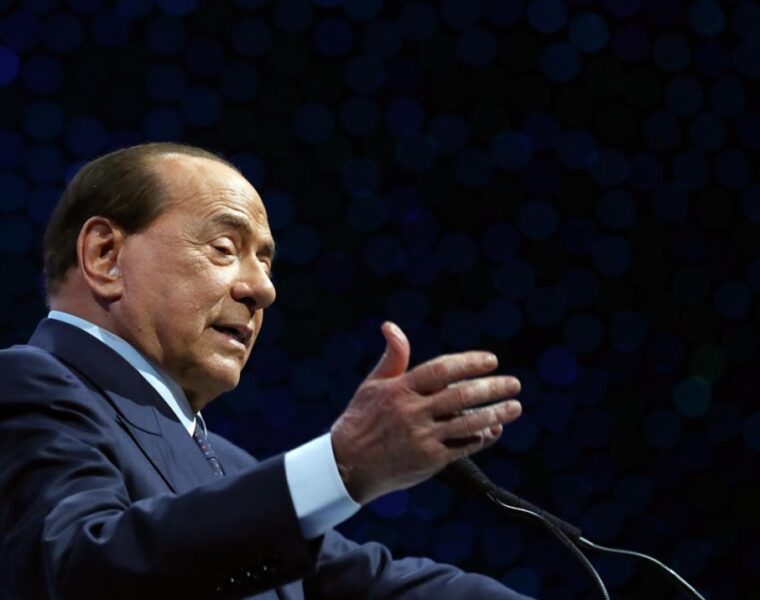 Берлускони: Вашингтон мог бы предложить Киеву деньги в обмен на прекращение боевых действий