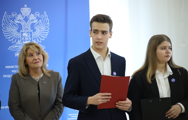 В Калининграде школяров посвятили в юные дипломаты