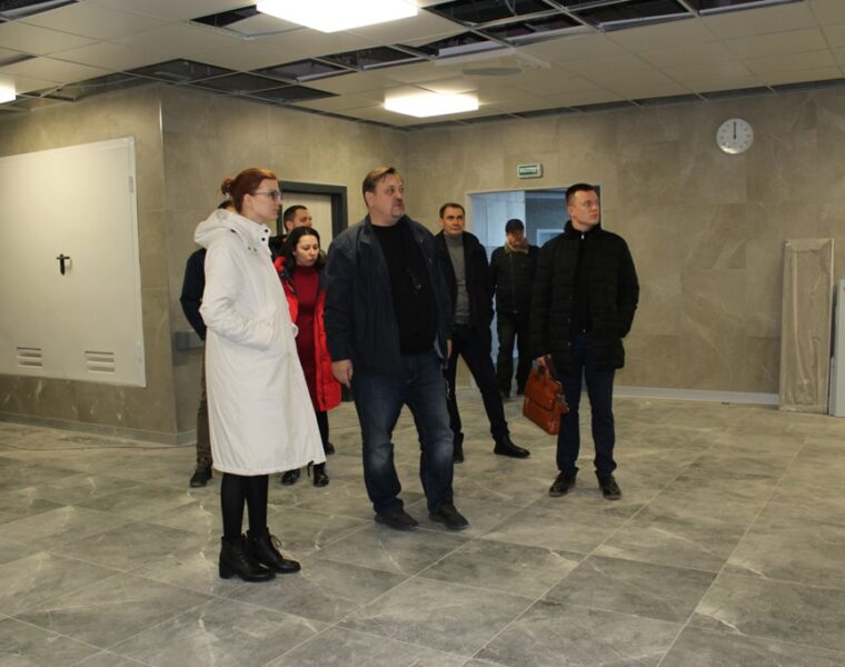 Калининградские и архангельские врачи посетили стройплощадку онкоцентра в Калининграде