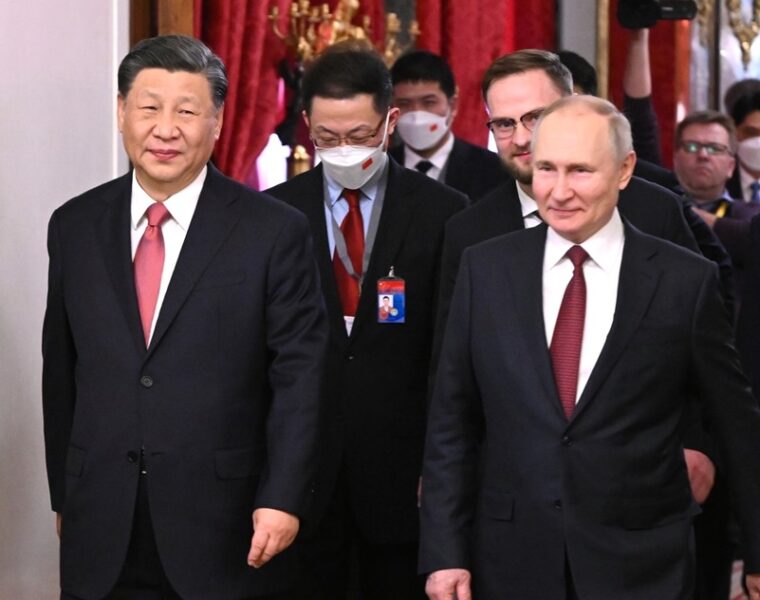 Китайский дракон в Москве встревожил Запад